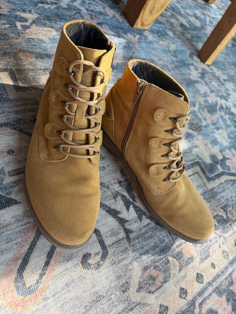 Earth Avani Bahn Suede Lace-Up Ankle Boots – Bone Brown (Size 10M)